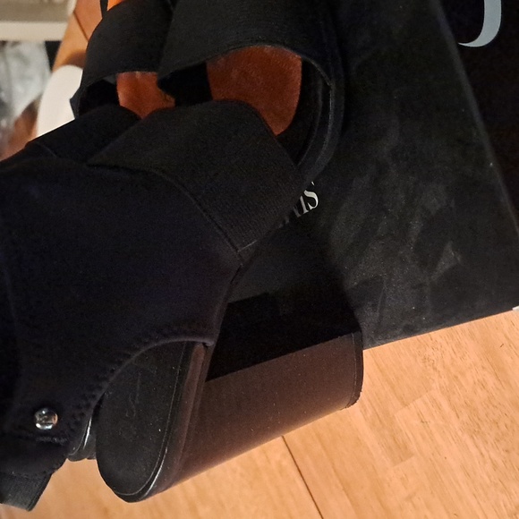 Vera Wang block heel dress/casual - Picture 2 of 6